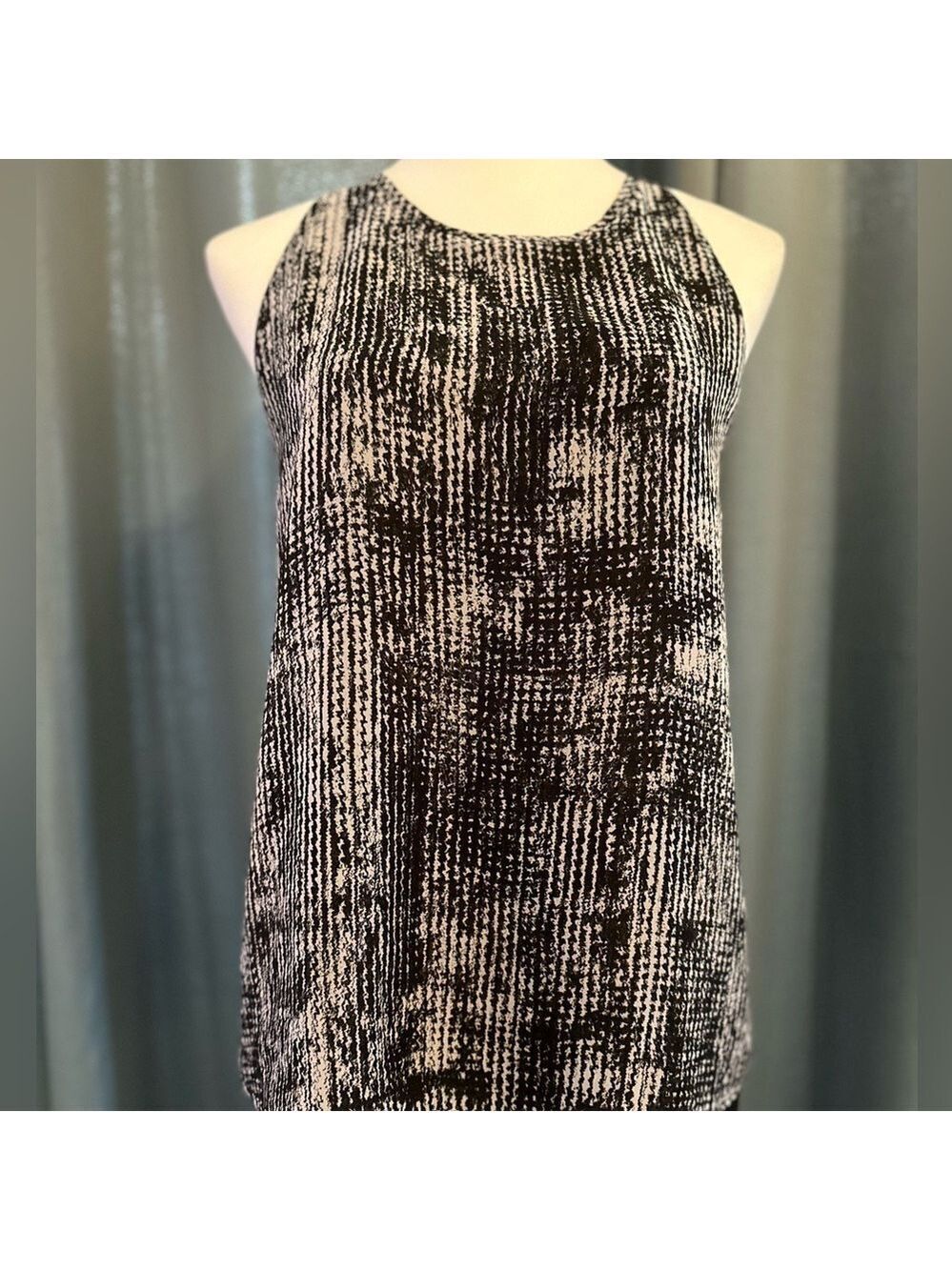Violet + Claire Sky various shades of black Tank Top Sleeveless Overlay Size M